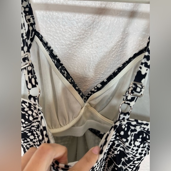 Miraclesuit Roswell Tankini Swim Top Black White Underwire Twist Front Women’s 8 - Picture 10 of 12